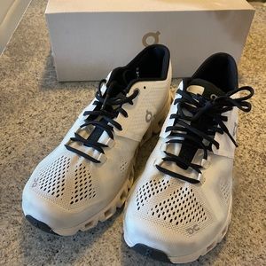 On Cloud X Running Shoe Size 8
